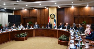 وزير البترول يجتمع بخريجى برنامج تأهيل الشباب لدمجهم بالقطاع