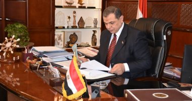 وزير القوى العاملة يستكمل اليوم توقيع بروتوكولات تعاون مع شركات العاشر