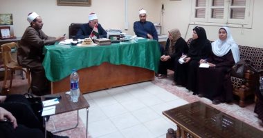 صور.. وكيل "أوقاف سوهاج" يعقد اجتماعا مع الداعيات المتطوعات حول تربية النشء