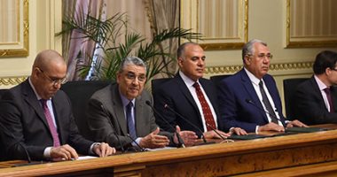وزير الكهرباء: محطة "طاقة الرياح" برأس غارب توفر 420 ألف طن بترول مكافئ - صور