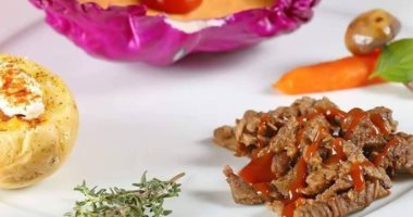 طريقة عمل لحم الفيليه بصوص الباربيكيو مع البطاطس المخبوزة