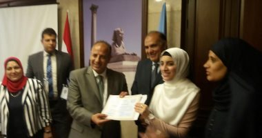 محافظ الإسكندرية يكرم أوائل الثانوية العامة والدبلومات الفنية