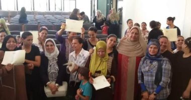 القومى للمرأة بالمنيا يسلم شهادات أمان للسيدات المعيلات بأبوقرقاص