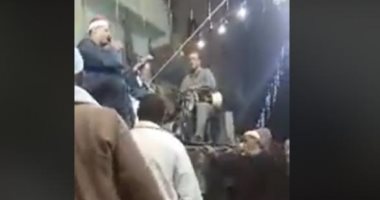 فيديو.. مبتهل يتلو سورة الفاتحة على أنغام الموسيقى.. ومغردون: فين الأزهر