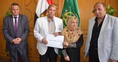 محافظ الإسماعيلية يسلم 400 عقد تمليك بمدينة المستقبل