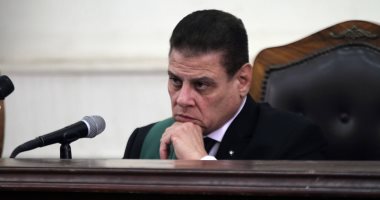 صور.. النيابة تتلو أمر إحالة متهم فى إعادة محاكمة مرسى بـ"اقتحام الحدود الشرقية"