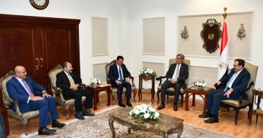 وزير البترول: يؤكد على التزام الوزارة بسداد مستحقات الشركاء الأجانب قبل نهاية 2019