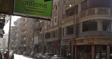 قارئ يرصد إضاءة أعمدة الكهرباء نهارا فى شارع "تشاومول" بدمنهور