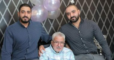 صور.. صيدلى بالشرقية يتهم مستشفى بالإهمال فى علاج والده