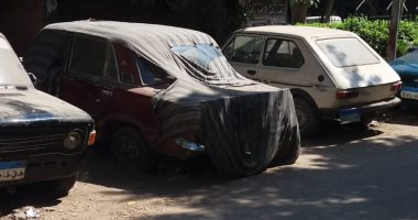 قارئ يرصد مجموعة كبيرة من السيارات المهملة بشارع المنيل