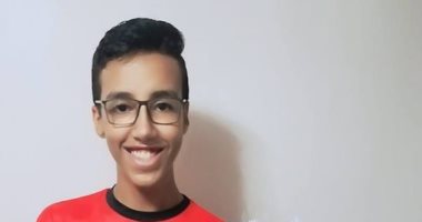عشق المصريين لـ"محمد صلاح".. شاب يرسل صورة لـ"أبو مكة" من 11 ألف قطعة ورقية
