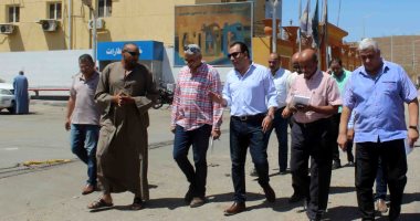 صور.. محافظ الأقصر يتفقد أعمال رفع كفاءة شوارع وسط المدينة