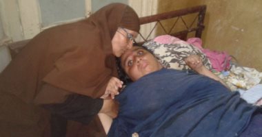 صور.. "هدى" طريحة الفراش منذ 37 عاما ولا تجد من يعالجها