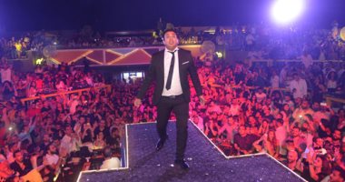 صور.. الليثى يحيى حفلا غنائيا بالساحل الشمالى