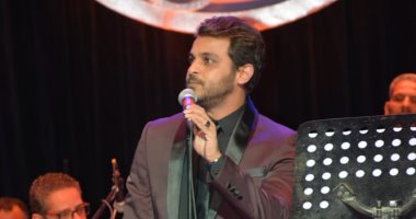 فيديو وصور.. محمد رشاد يشعل المهرجان الصيفى للغناء بأوبرا دمنهور