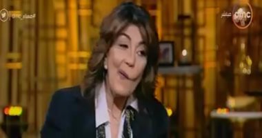 شاهد.. سماح أنور وهى تقلد المعزول محمد مرسى