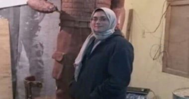 صور.. ناحت تمثال الشهيد المنسى: عمل جيد بشهادة أساتذتى وزوجته وأفتخر به