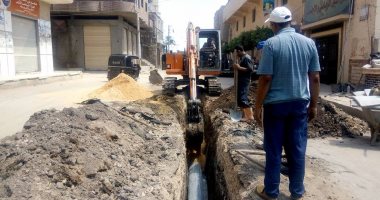 إحلال وتجديد خطوط الصرف الصحى بشارع البحر بفوه