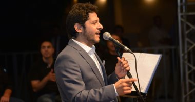 ليالى مهرجان طابا للأغنية.. معين شريف يوجه التحية لمصر ويغنى صوت الوطن.. صور