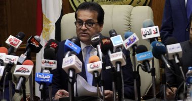 صور.. وزير التعليم العالى: طالب واحد فقط استنفد رغباته من الشعبة العلمية