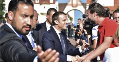 قضية حارس ماكرون تشعل فرنسا.. رئيس الوزراء يتهم المعارضة بخلق "أزمات وهمية".. الجمهوريون يطالبون بسحب الثقة من الحكومة.. وماكرون: أتحمل المسئولية بمفردى.. واستطلاع: تراجع شعبية الرئيس 4 نقاط