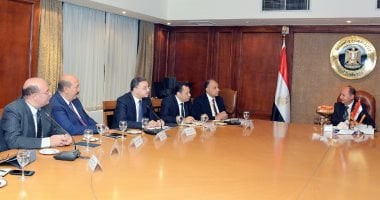 وزير الصناعة يبحث تنمية قطاع مواد البناء والصناعات المعدنية و زيادة التصدير