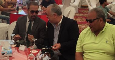 صور.. الغارمات يستقبلن وفد الفنانين فى حفل "سجون بلا غارمين"