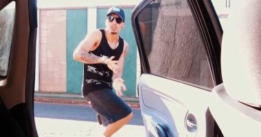 "kiki challenge" تثير البهجة والسعادة لكن خطر على حياتك