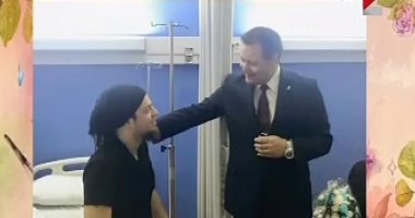 مدير قصر العينى الفرنساوى يوضح لست الحسن طريقة التعامل مع لدغة الثعبان