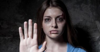 ماتعيطيش.. أول خطوة فى العلاج النفسى عند تعرضك للضرب من الزوج