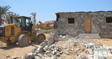 إزالة 24 ألف متر مربع تعديات على أراضى وضفاف النيل بأسوان