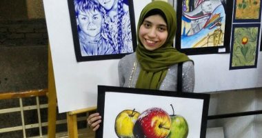 بالصور.. "ميرنا وياسمين" توأمان يتشاركان في كل شىء حتى موهبة الرسم 