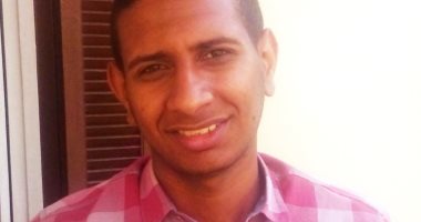 طالب أقصرى يعد مشروع تخرجه بنموذج محاكاة السياح لملوك الفراعنة
