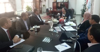وزيرة البيئة تبحث مشاكل العاملين بالنظافة ورفع كفاءة المنظومة مع النقيب
