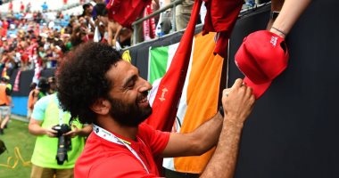 محمد صلاح وجماهير ليفربول "علاقة حب لا تنتهى".. فيديو وصور