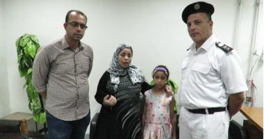 شرطة النقل والمواصلات تعيد طفلة ضلت الطريق عن أسرتها بمحطة مترو العتبة