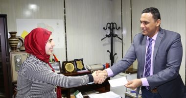 سكرتير عام المنوفية يسلم جوائز الفائزين فى سحب الربع سنوى لشهادات أمان