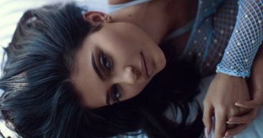 كايلي جينر تظهر مرتدية "bodysuit" في جلسة تصوير مثيرة