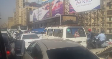 كثافات مرورية بسبب كسر فاصل معدنى أعلى كوبرى أكتوبر