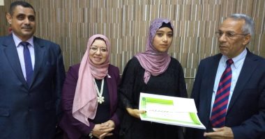 صور.. محافظ شمال سيناء يكرم أوائل الثانوية العامة بديوان عام المحافظة 