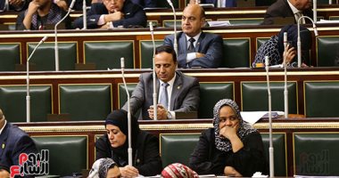 عبد العال يرفع الجلسة بسبب الإخلال بنظامها ويحذر الوزراء من التوقيع على طلبات - صور