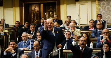صور.. شد وجذب ومشادات برلمانية بالجلسة العامة فى حضور رئيس الوزراء