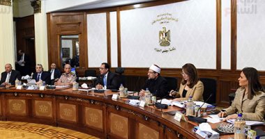 الحكومة تنفي 7شائعات × 8 أيام.. لا صحة لوقف الترقيات للوظائف القيادية بالجهاز الإدارى.. كتب النظام الجديد قيد الطباعة حتى الآن.. لا وجود لطماطم سامة..بنى سويف بلا التهاب كبد وبائى.. ولحوم الكلاب لا تذبح بالمنيا