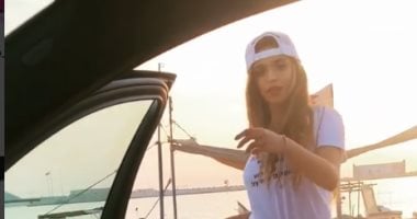 فيديو..الفنانة حلا الترك تشارك فى تحدى كيكى