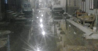 مياه الصرف الصحى تحاصر أهالى شارع المعهد الدينى بقنا