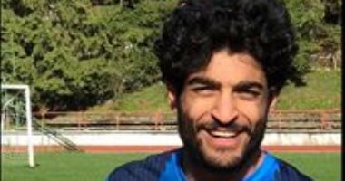محمود فوزى بطل المصارعة يظهر بتى شيرت المنتخب الأمريكى