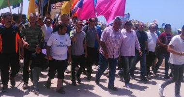 صور.. انطلاق مهرجان رياضى فنى بشاطئ العريش بعنوان "بكرة أفضل"