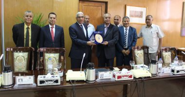 مجلس جامعة جنوب الوادى يكرم نائب رئيس الجامعة لشئون فرع الأقصر