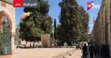 شاهد.. لحظة اقتحام قوات الاحتلال باحات المسجد الأقصى والاعتداء على المصلين