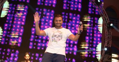 صور.. رامى صبرى يتألق فى حفل كامل العدد بطابا